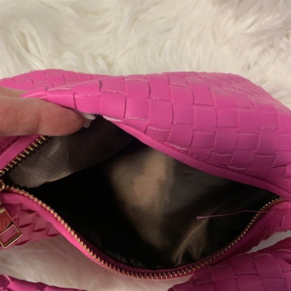 Pink woven vegan leather bag - Picture 2 of 3